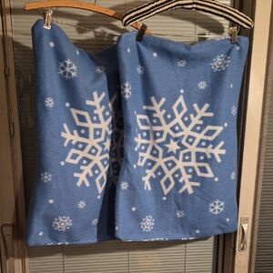 Blue Snowflake Pattern Fleece Stsndsrd Pillow Covers
